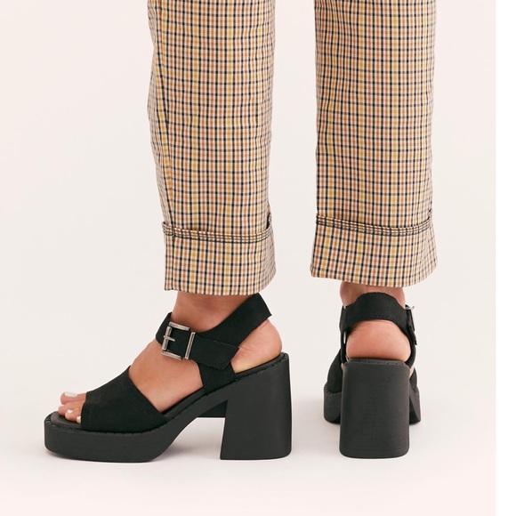 Free People Shoes - FREE PEOPLE • Alyssa Chunky 90s Platform Sandals